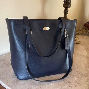 COACH NAVY PEBBLE LEATHER  TOTE WITH GLOD HADWARE